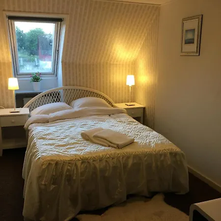 Lille Restrup Hovedgaard Bed and breakfast 3*