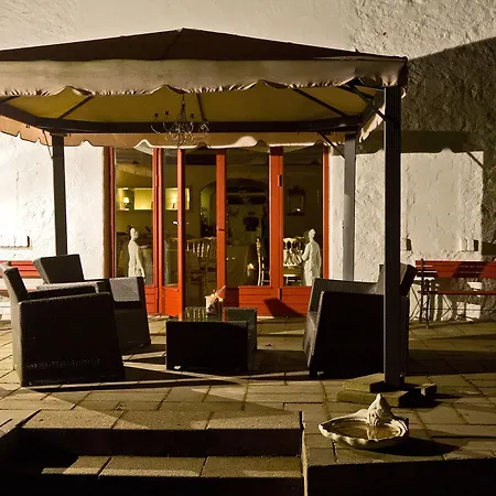 Bed & Breakfast Lille Restrup Hovedgaard 3*