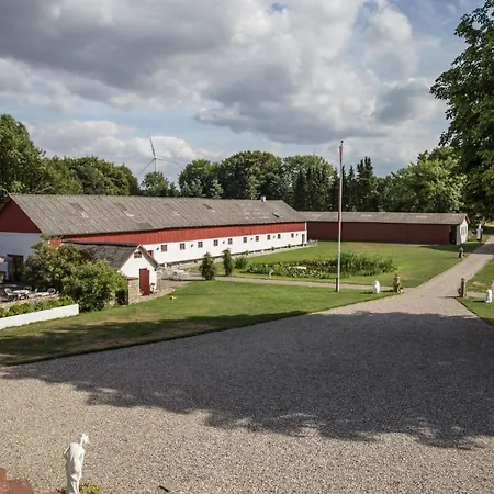 Lille Restrup Hovedgaard Bed and breakfast 3*