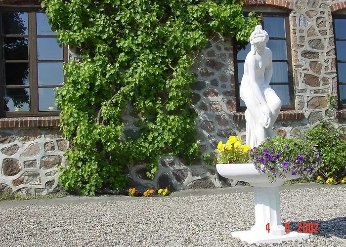 Lille Restrup Hovedgaard Bed & Breakfast 3*