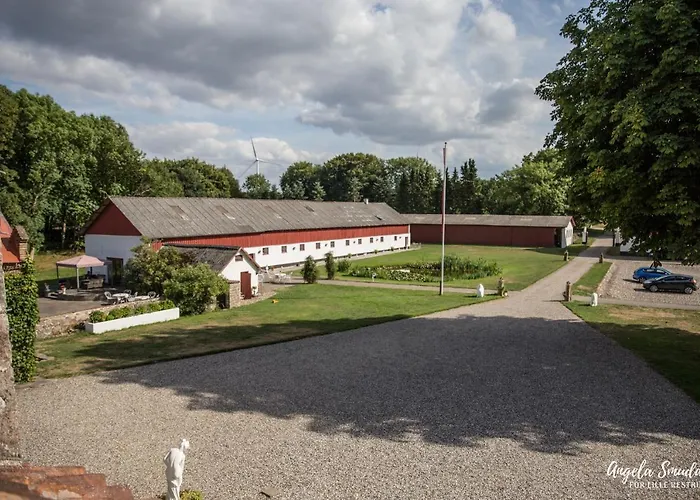 Lille Restrup Hovedgaard Bed & Breakfast 3*